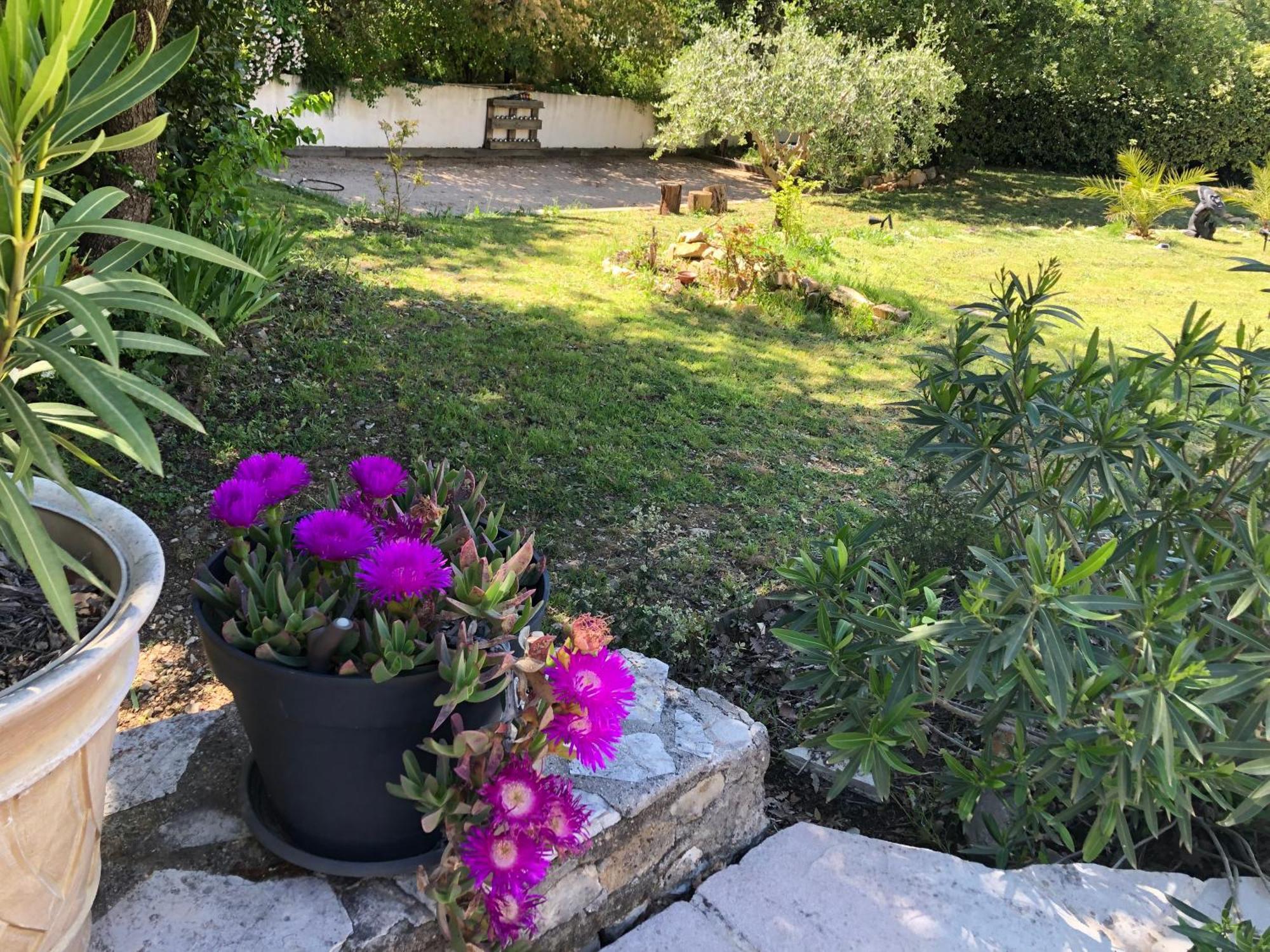 Villa Quinissole Sainte-Anastasie-sur-Issole Екстериор снимка
